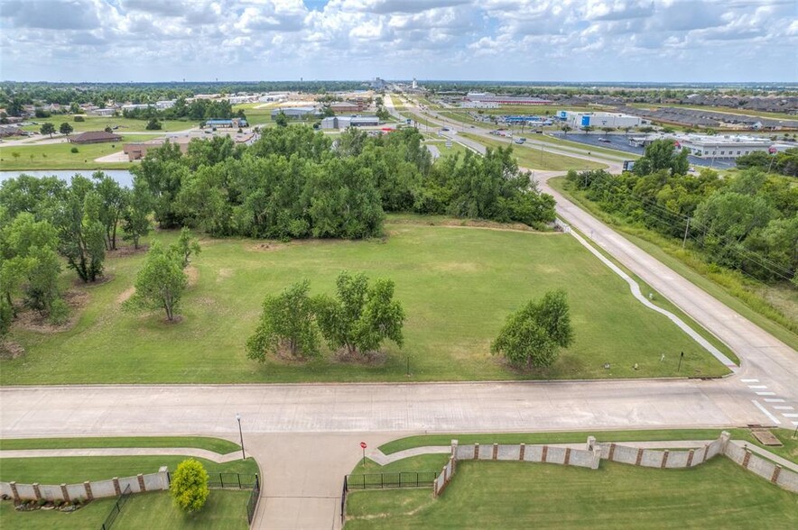 106 Landmark Dr, Yukon, OK for sale - Aerial - Image 3 of 5