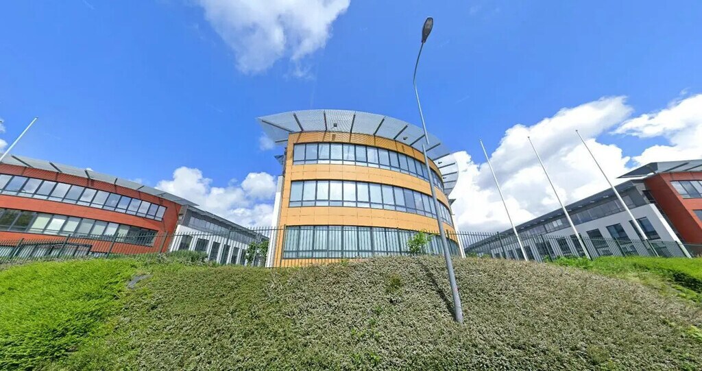 Location Bureaux 4 434 m² - Photo 1
