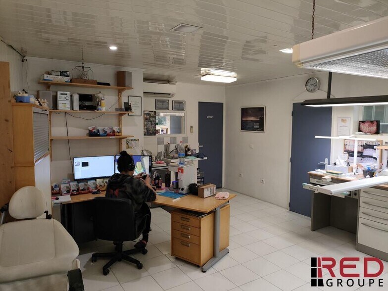 Office in Aix-en-Provence for sale - Building Photo - Image 2 of 4