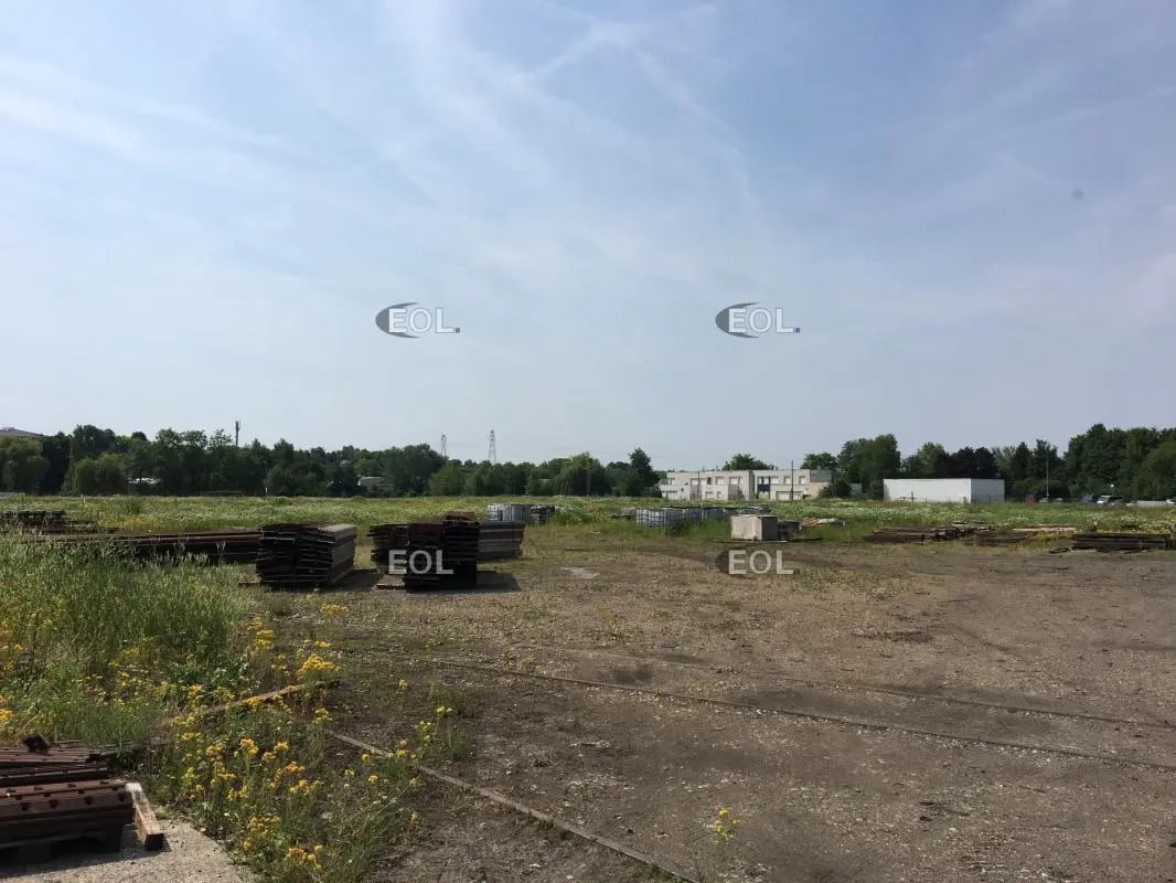 Land in Persan to rent Building Photo- Image 1 of 4