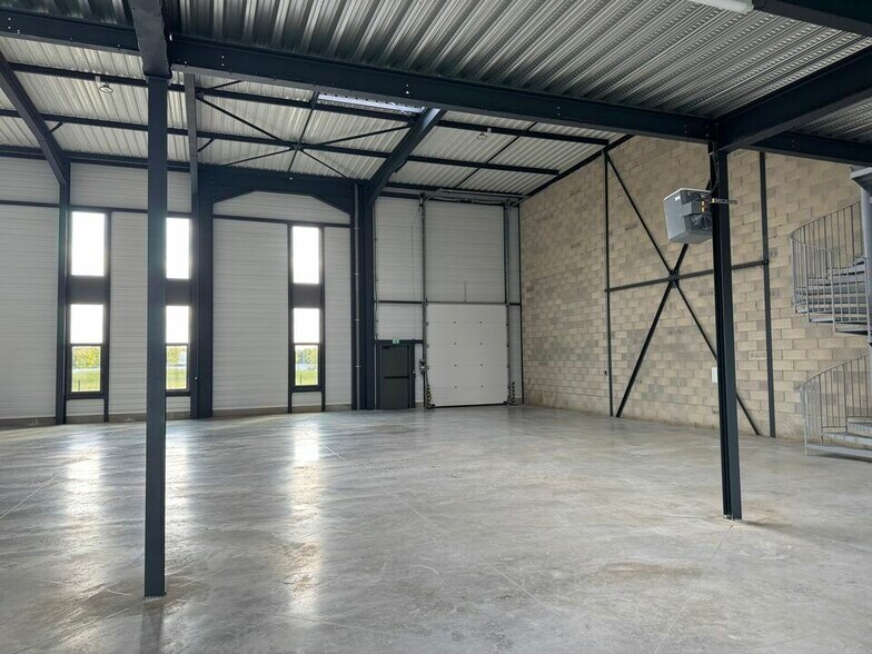 Light Industrial in Bailly-Romainvilliers for sale - Interior Photo - Image 3 of 4