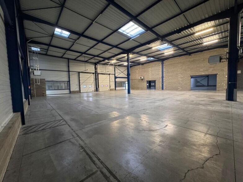 Light Industrial in Dagneux to rent - Building Photo - Image 2 of 8