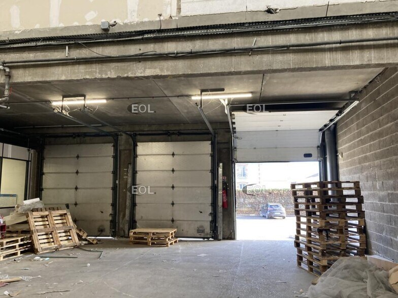 Industrial in Vitry-sur-Seine to rent - Interior Photo - Image 2 of 9