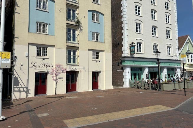 The Quay, Poole to rent - Building Photo - Image 2 of 3