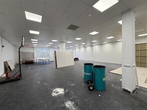 117-125 Main St, Bingley to rent Interior Photo- Image 2 of 7