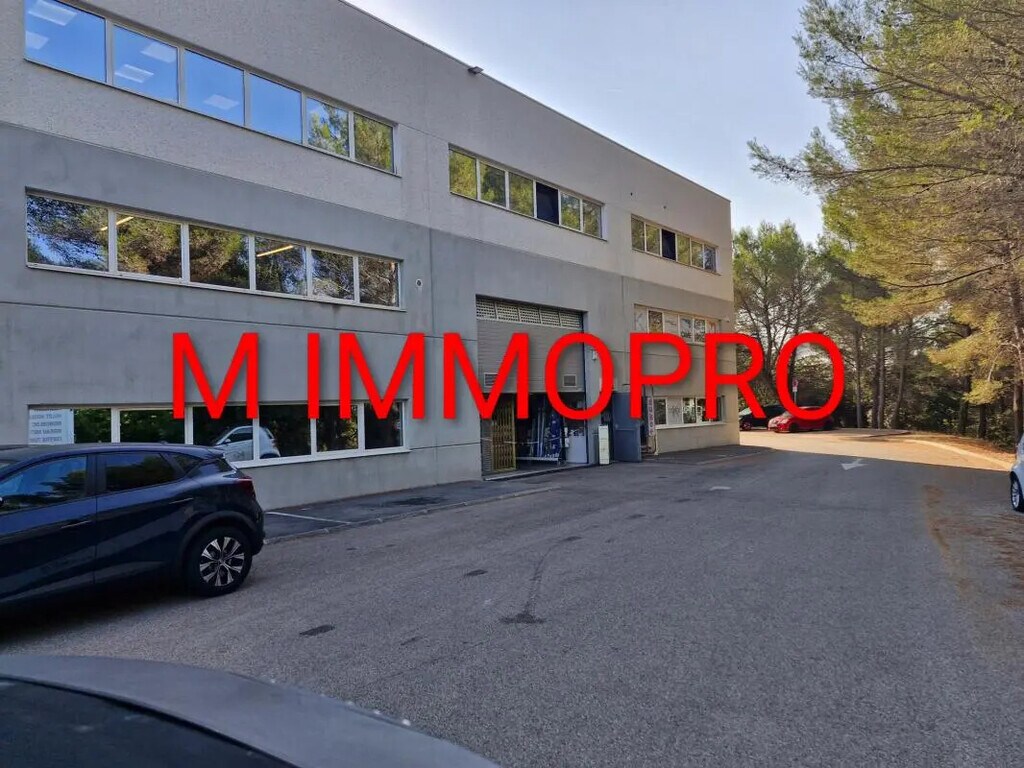 Location Local d'activités 835 m² - Photo 1