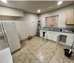 805 W 57th St, Los Angeles, CA for rent Interior Photo- Image 1 of 1