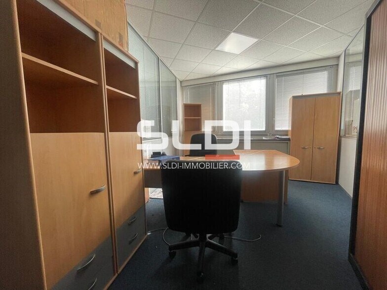 Office in Écully to rent - Interior Photo - Image 2 of 7