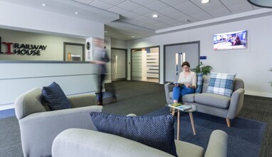 Bruton Way, Gloucester to rent Interior Photo- Image 1 of 5