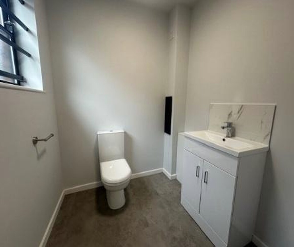 5-7A Park St, Slough to rent Building Photo- Image 1 of 2