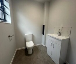 5-7A Park St, Slough to rent Building Photo- Image 1 of 2
