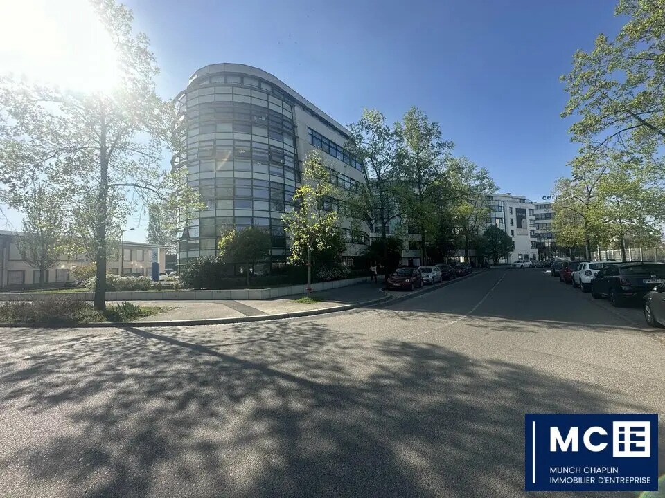 Location Bureaux 700 m² - Photo 1