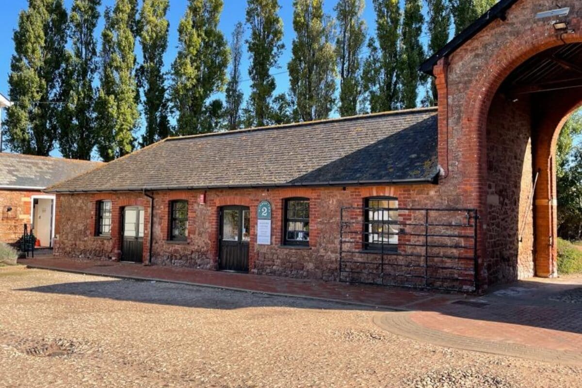 South Farm Rd, Budleigh Salterton to rent Primary Photo- Image 1 of 3