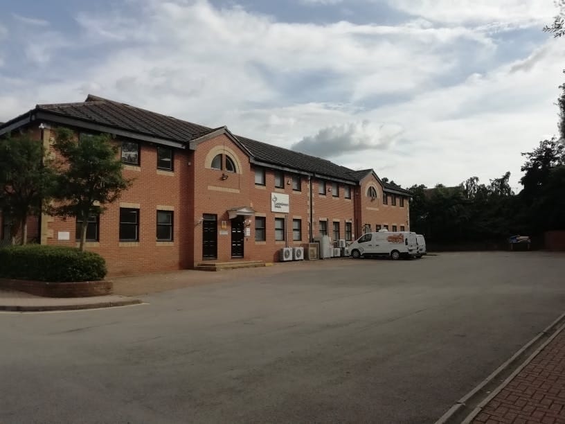 London Rd, Bagshot to rent Building Photo- Image 1 of 11