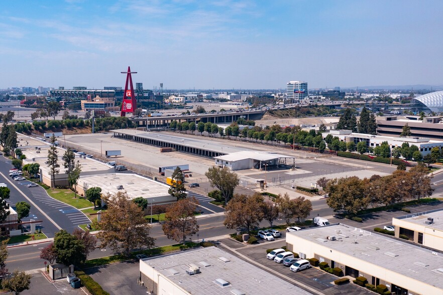 700 N Eckhoff St, Orange, CA for rent - Building Photo - Image 1 of 1