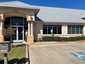 1200 Crawford Ave, Granbury, TX for rent Building Photo- Image 1 of 9