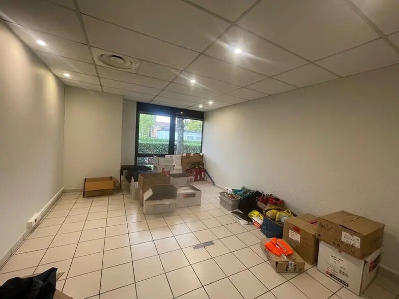 Office in Vénissieux to rent - Interior Photo - Image 3 of 8