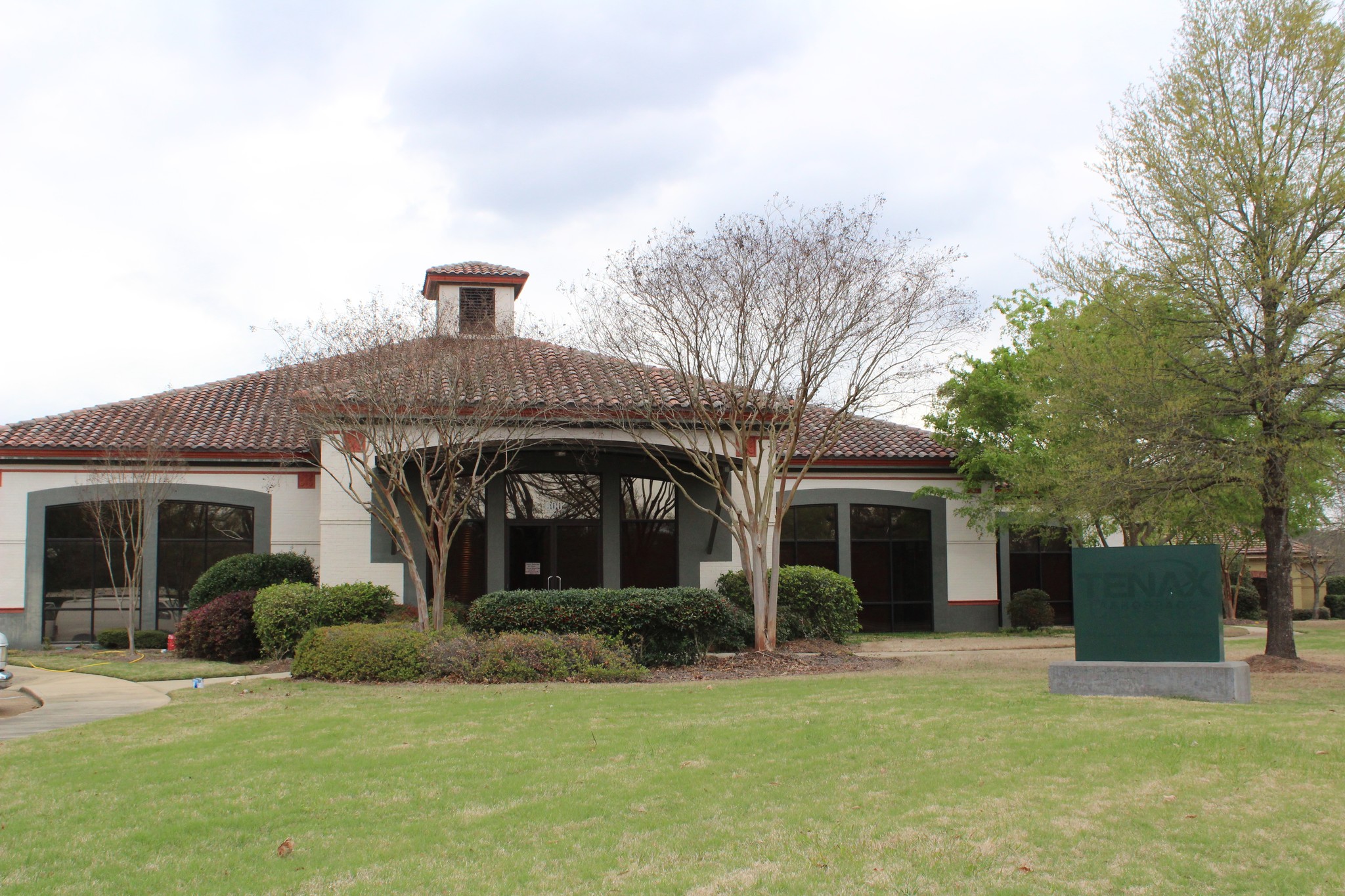 600 Crescent Blvd, Ridgeland, MS for rent Building Photo- Image 1 of 5