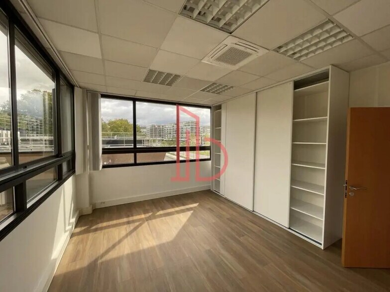 Office in Mérignac to rent - Interior Photo - Image 2 of 5