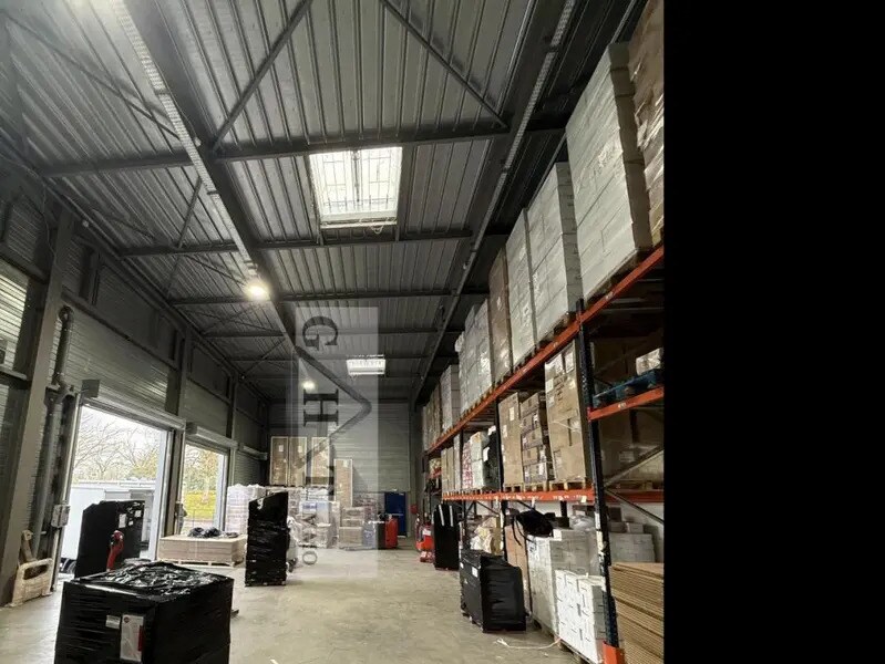 Industrial in Villemomble to rent Interior Photo- Image 1 of 16