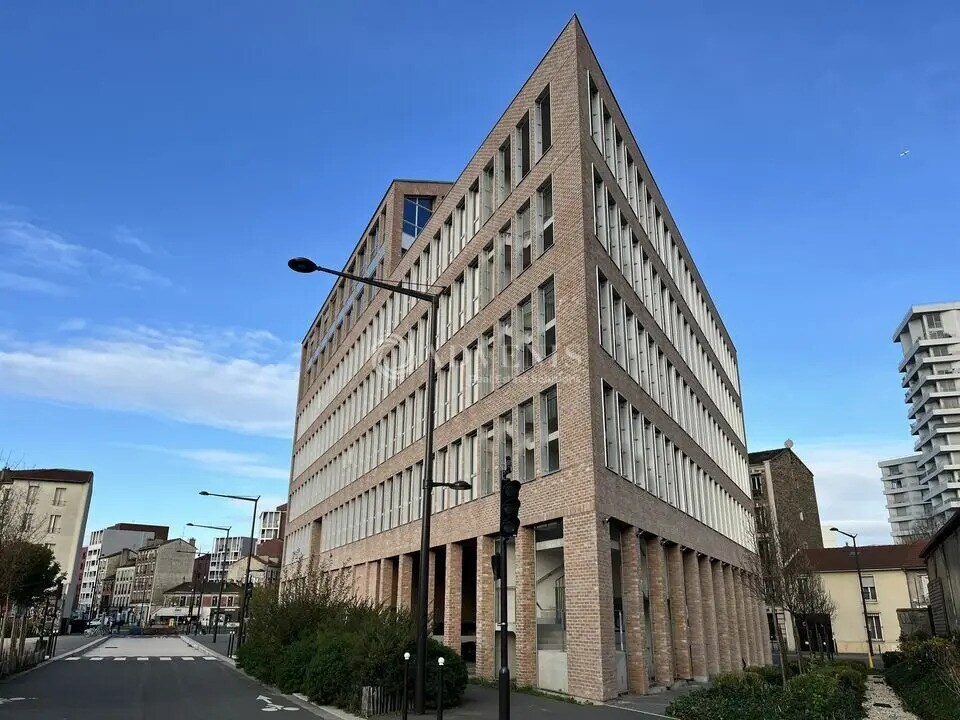 Office in Ivry-sur-Seine to rent Building Photo- Image 1 of 13