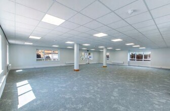 16 Moorfield Clos, Yeadon to rent Interior Photo- Image 1 of 2