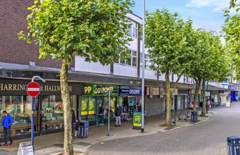 49 Warrington St, Ashton Under Lyne to rent - Building Photo - Image 2 of 5