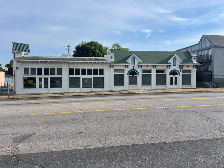 1726 Poplar Ave, Memphis, TN for sale - Building Photo - Image 1 of 6