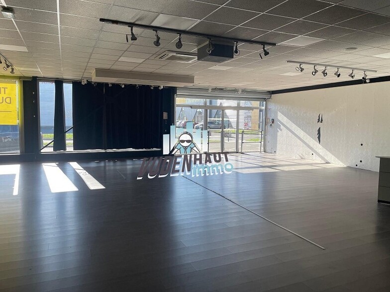Retail in Portet-sur-Garonne to rent - Interior Photo - Image 2 of 9