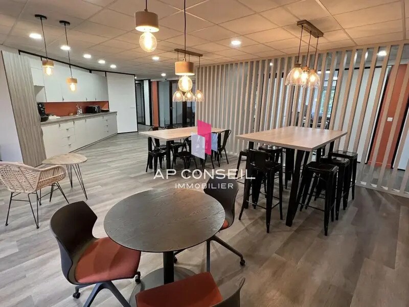 Office in Meudon to rent Interior Photo- Image 1 of 7