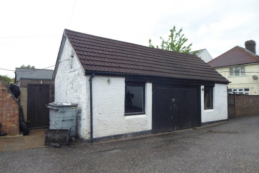 35 High Brooms Rd, Tunbridge Wells to rent - Building Photo - Image 1 of 4