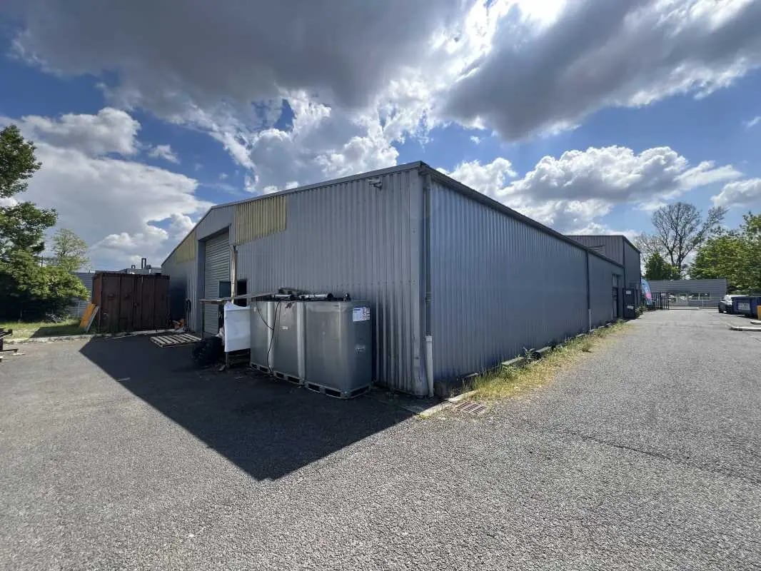 Light Industrial in Bordeaux for sale Building Photo- Image 1 of 7