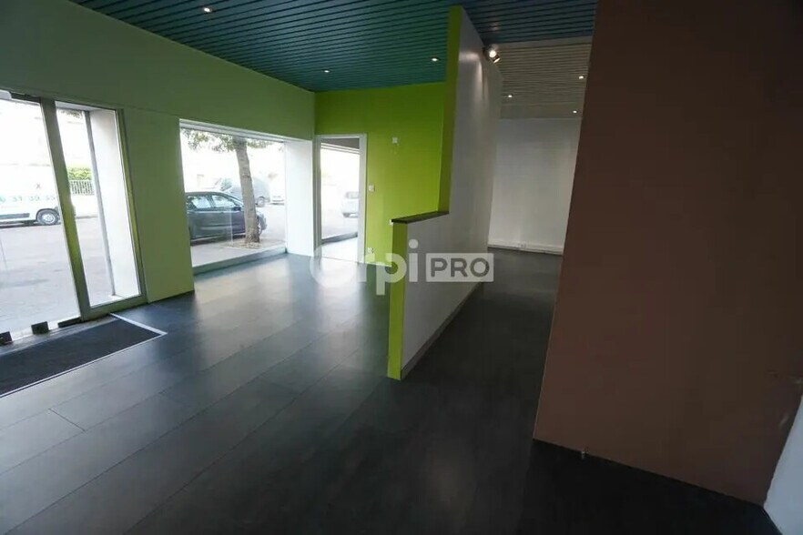 Retail in Dijon to rent - Interior Photo - Image 3 of 5