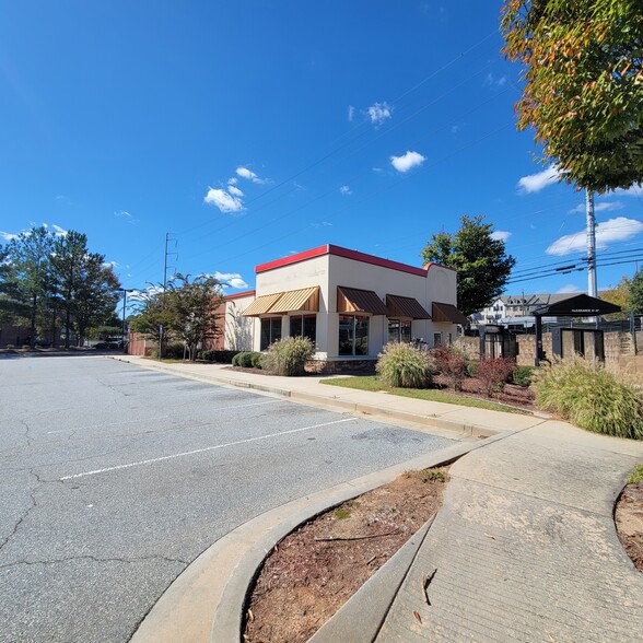 3983 Buford Hwy, Atlanta, GA for rent - Building Photo - Image 3 of 12