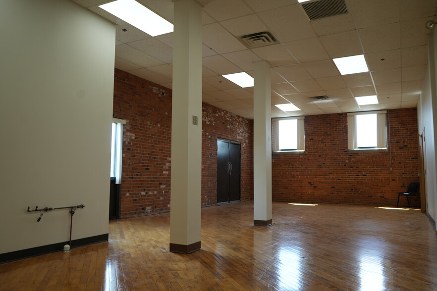 27 Siemon Company Dr, Watertown, CT for rent - Interior Photo - Image 3 of 16