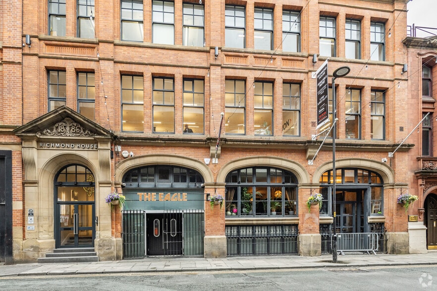 15 Bloom St, Manchester to rent - Building Photo - Image 2 of 7