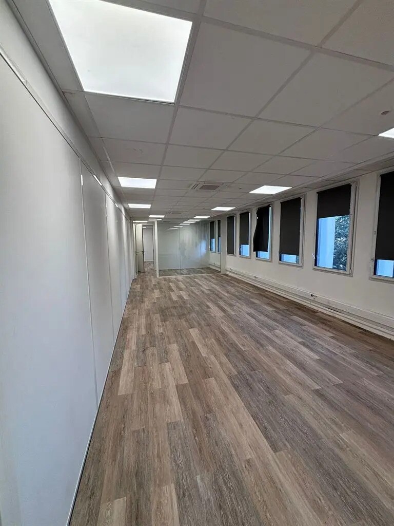 Office in Charenton-le-Pont for sale Interior Photo- Image 1 of 11