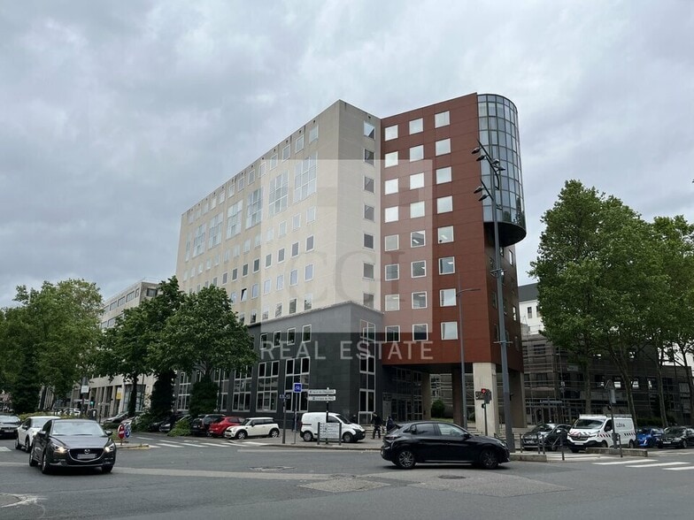 149 Boulevard De La Bataille De Stalingrad, Villeurbanne to rent - Building Photo - Image 1 of 12