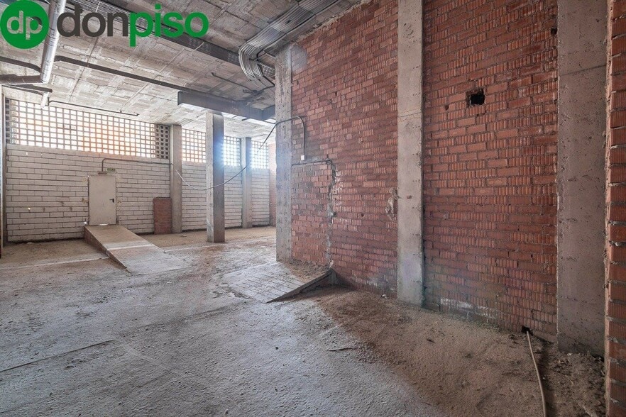 Retail in Granada for sale - Interior Photo - Image 3 of 11