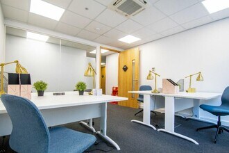 121 Brooker Rd, Waltham Abbey to rent Interior Photo- Image 2 of 4