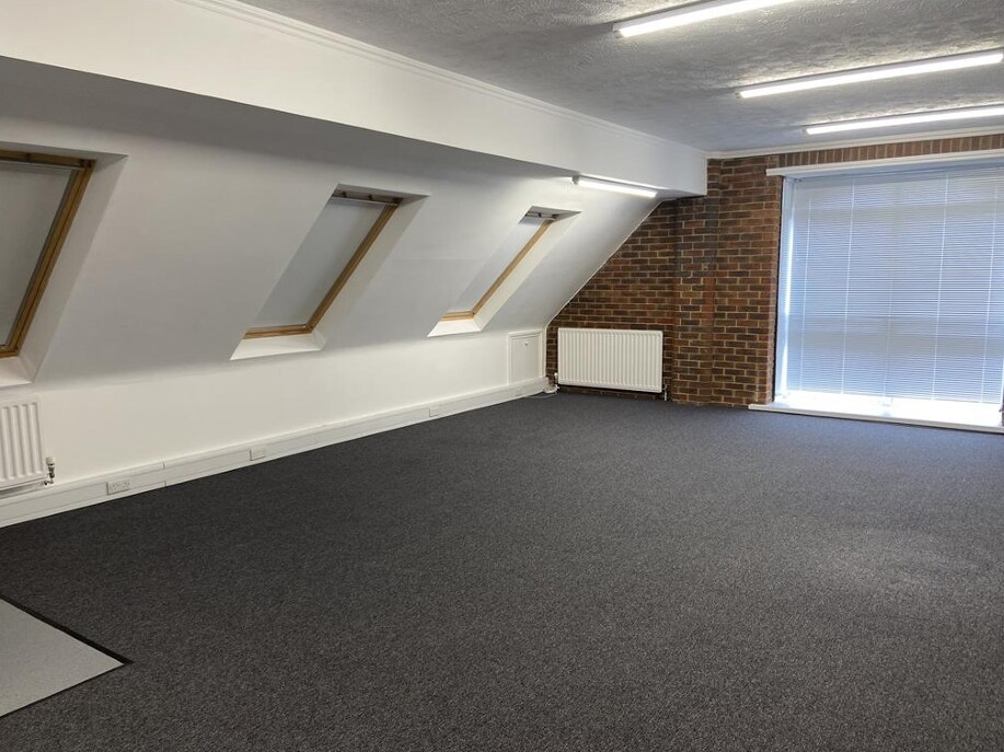 12-27 Shamrock Way, Southampton to rent Interior Photo- Image 1 of 2