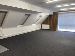 12-27 Shamrock Way, Southampton to rent Interior Photo- Image 1 of 2