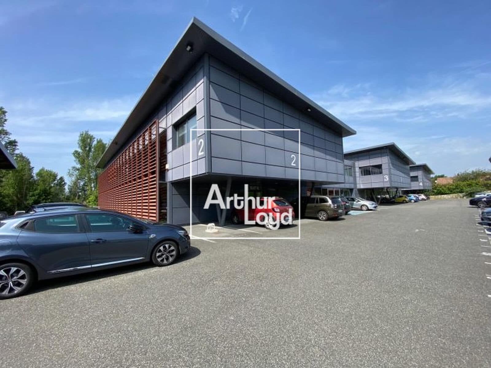 1 Rond-Point De Flotis, Saint-Jean to rent Building Photo- Image 1 of 16