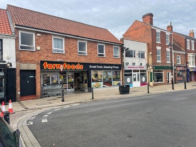 43-45 Micklegate, Selby to rent - Building Photo - Image 2 of 2