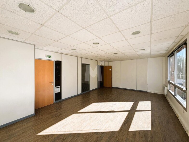 Office in Chevilly-Larue to rent - Interior Photo - Image 3 of 7