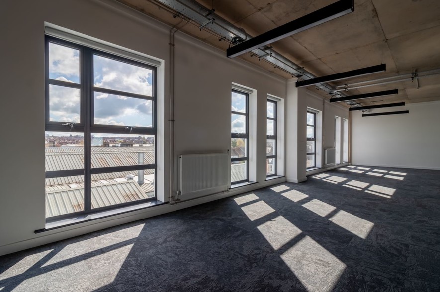 Bath Rd, Bristol for sale - Interior Photo - Image 3 of 17