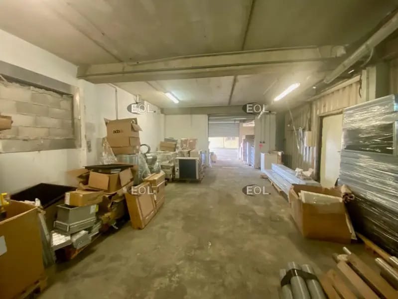 Location Local d'activités 120 m² - Photo 1