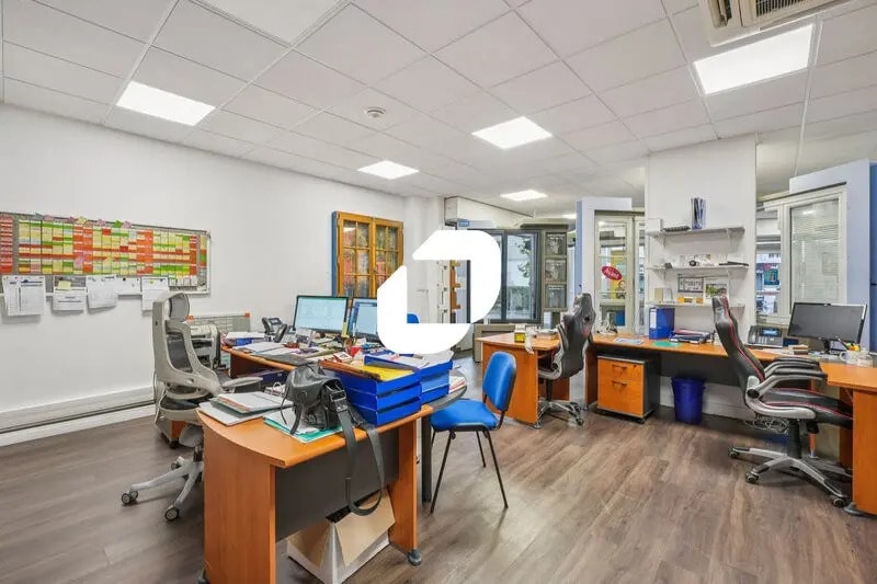 Office in Asnières-sur-Seine for sale Interior Photo- Image 1 of 12