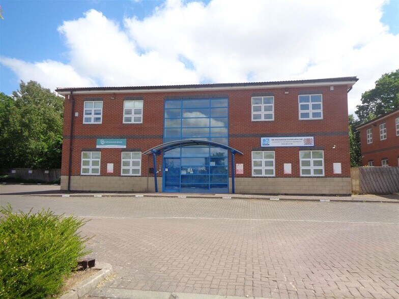 Dudley Rd, Darlington to rent - Building Photo - Image 2 of 4