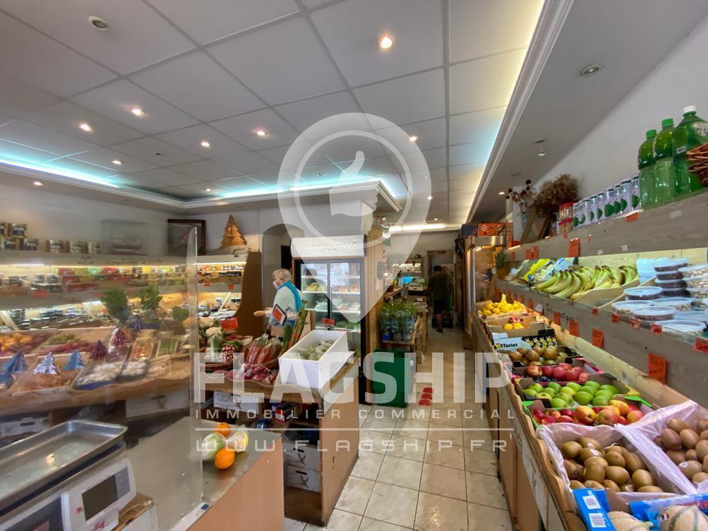 Retail in Issy-Les-Moulineaux to rent Interior Photo- Image 1 of 5